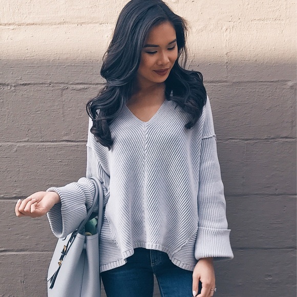 Brea V Neck Sweater Light 